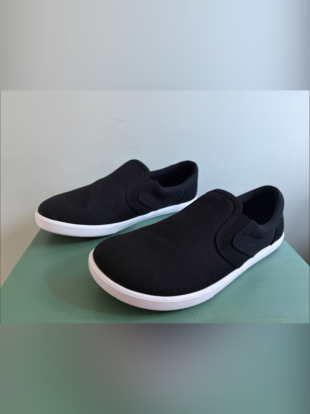 NWOB Xero Men's Slip-On Dillon Canvas Sneaker - Black 9.5/10